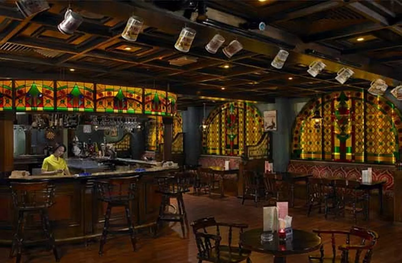 METROPOLITAN_EDIT (2).jpg